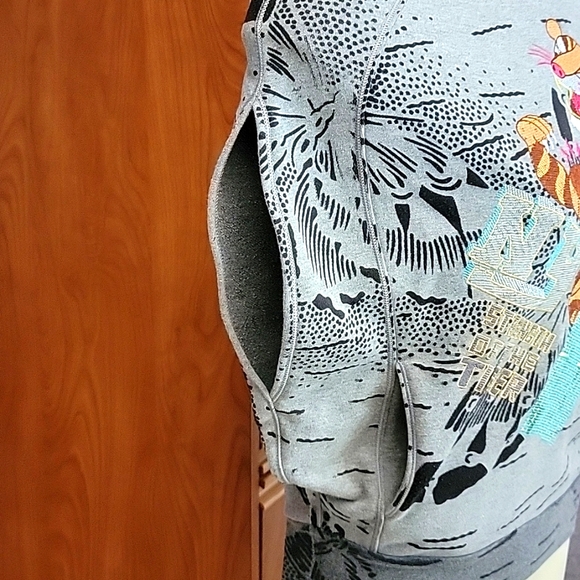 CUSTO BARCELONA TURTLE NECK "STRENGTH OF THE TIGER" VEST - Picture 3 of 8